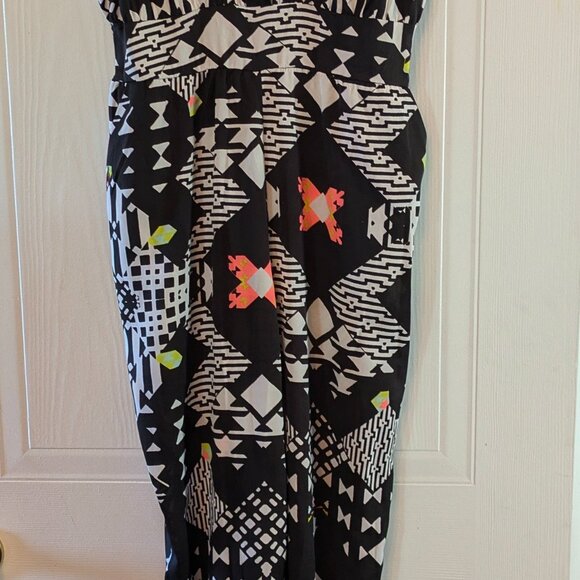 2b Bebe Abstract Print Jumpsuit - Picture 2 of 3